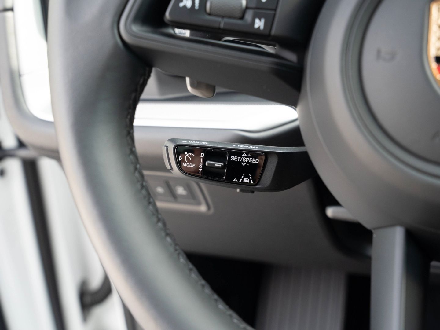 Porsche Cayenne E-Hybrid Coupe InnoDrive Surround View