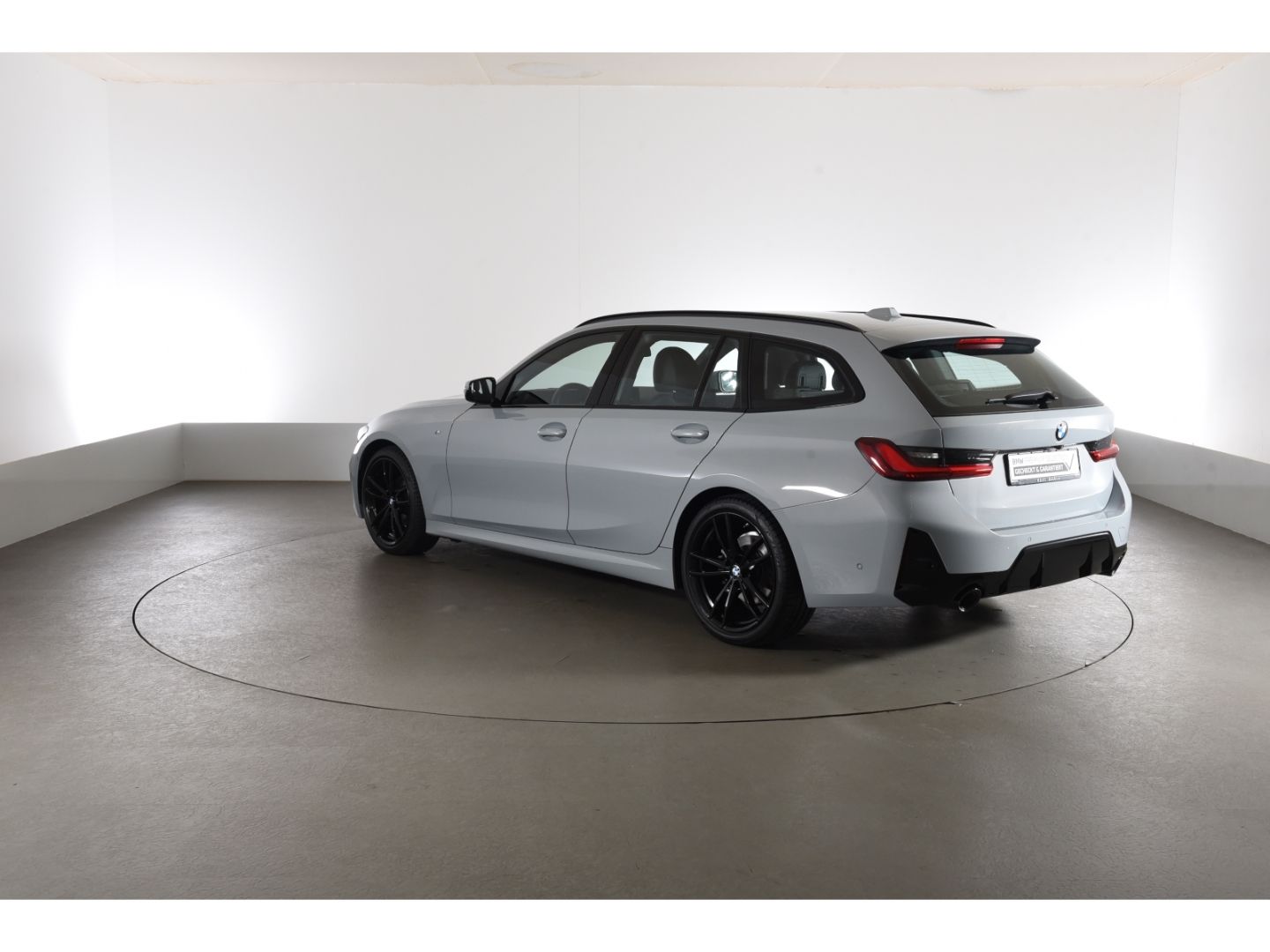 BMW 320 d xDrive Touring M Sport - Samsaru's Car Outlet