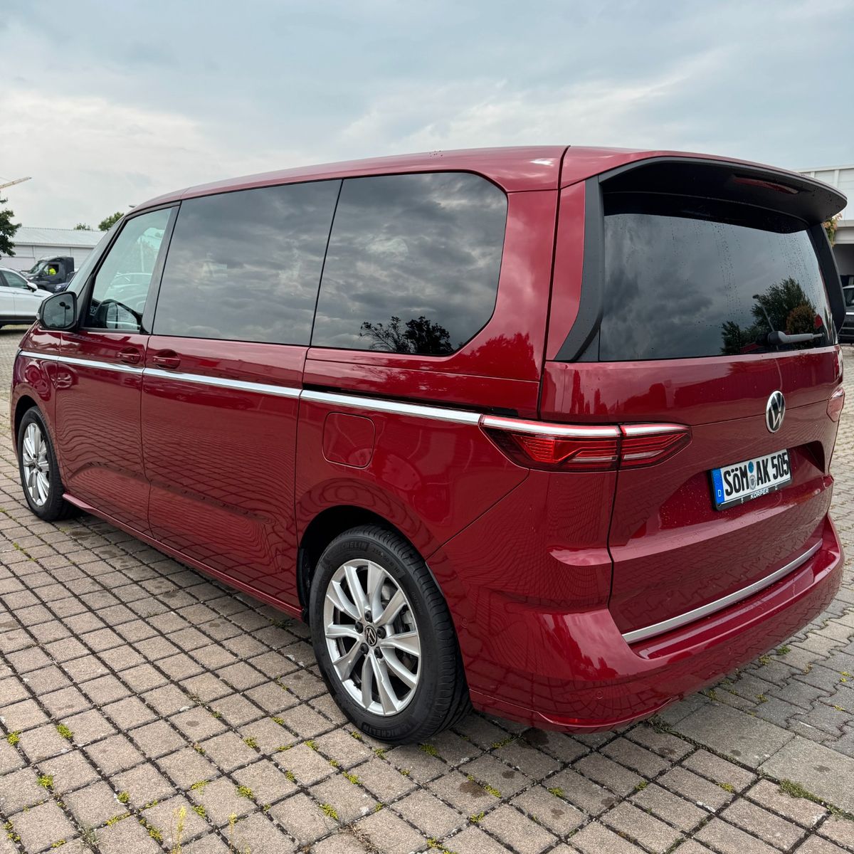 Volkswagen T7 Multivan 2.0 TDI - Samsaru's Car Outlet