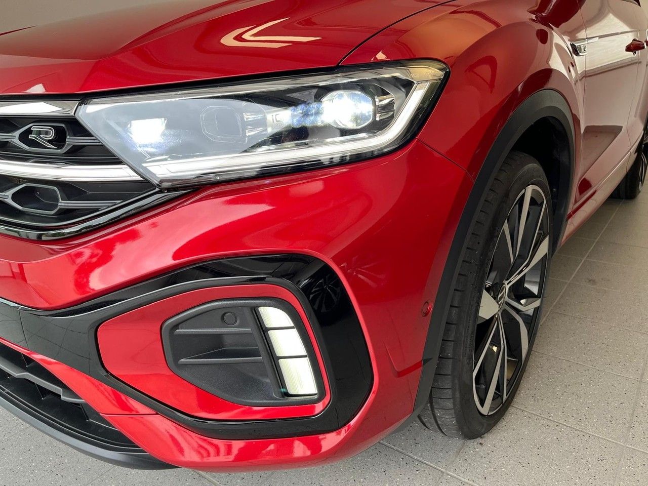 Volkswagen T-Roc 2.0 TSI DSG 4MOTION R Line - Samsaru's Car Outlet