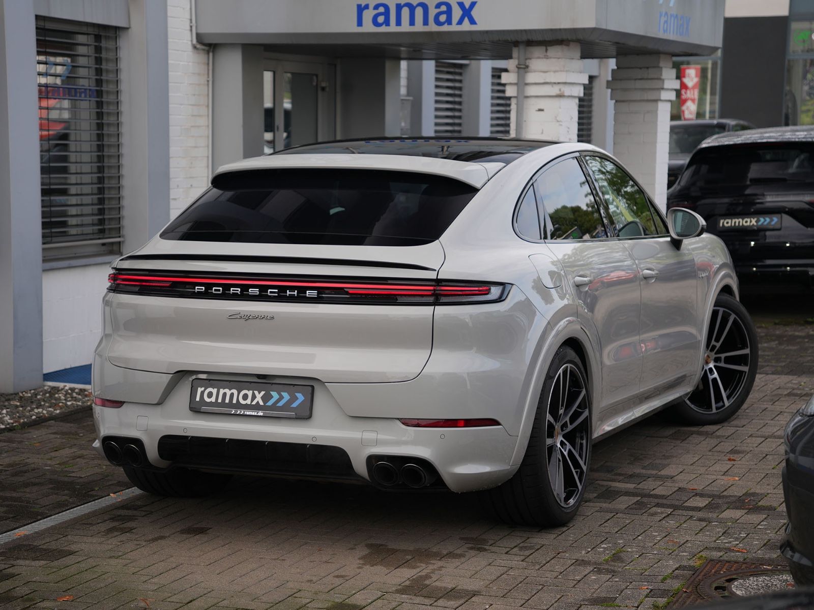 Porsche E-Hybrid Coupé SPORTDESIGNPAKET-ACC-MASSAGE-VOLL