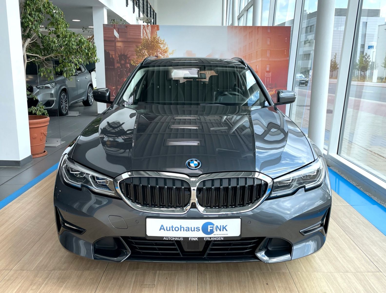 BMW 330e xDrive T. Sport Line - Samsaru's Car Outlet