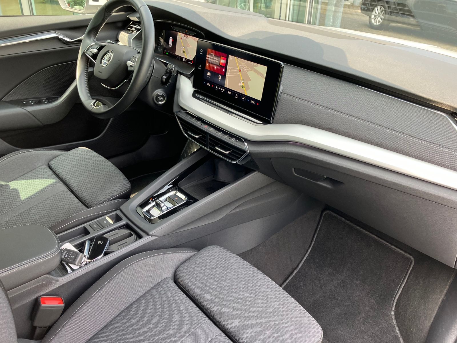 Skoda Octavia Combi 2.0 TDI Style - Samsaru's Car Outlet