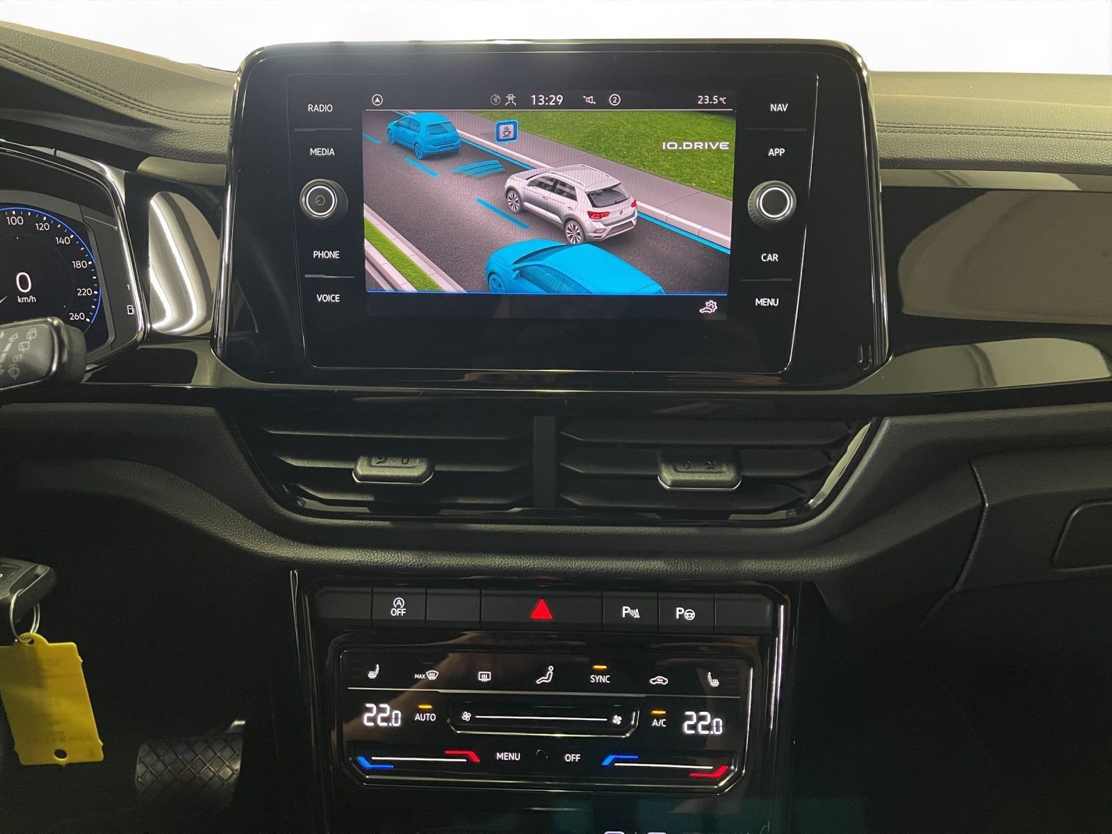 Volkswagen T-Roc 1.5 TSI Style - Samsaru's Car Outlet