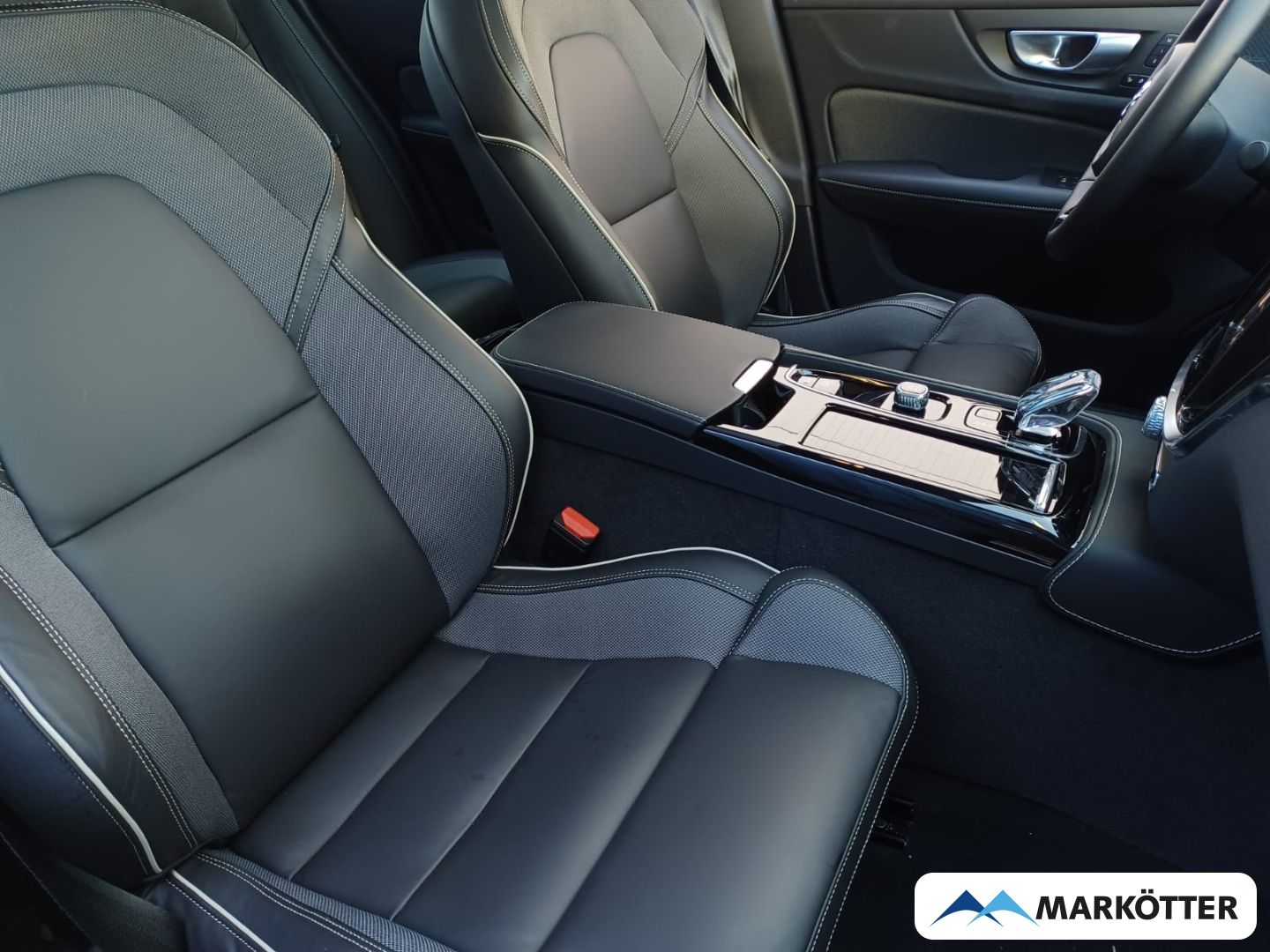 Volvo S60 T8 Ultimate Dark Plug-In Hybrid AHK/PANO/360