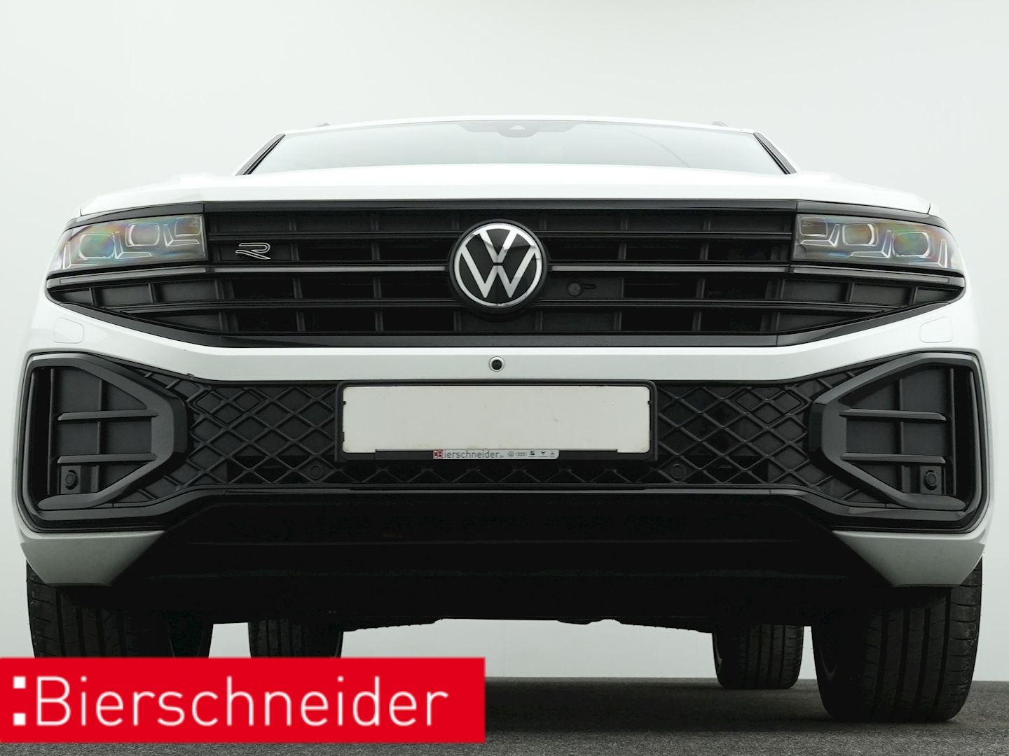 Volkswagen Touareg 3.0 TDI R-line Black - Samsaru's Car Outlet