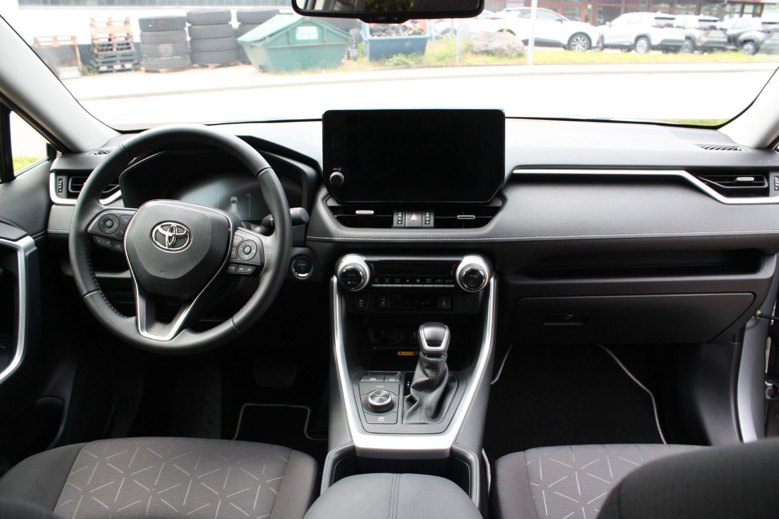 Toyota RAV4 2.5 Hybrid 4x4 - Samsaru's Car Outlet