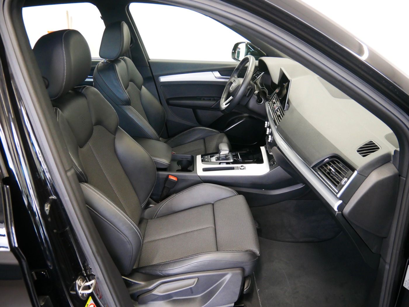 Audi Q5 40 TDI quattro S line - Samsaru's Car Outlet