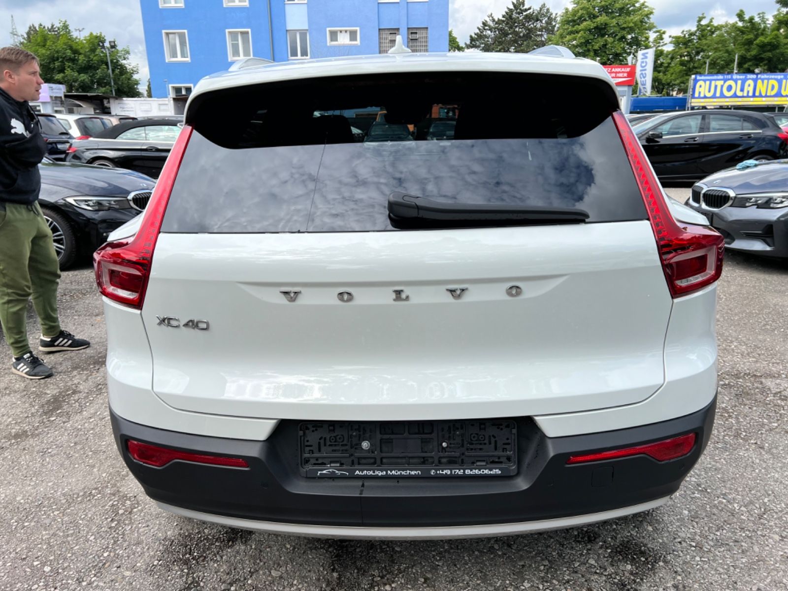 Volvo XC40 T3 Momentum Pro - Samsaru's Car Outlet