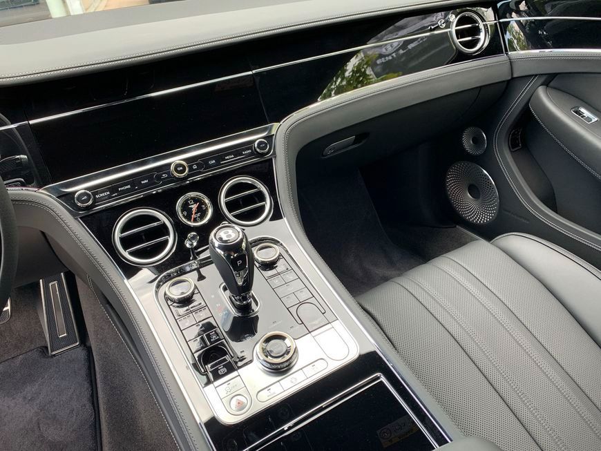 Bentley New Continental GT V8 Hybrid Black Edition