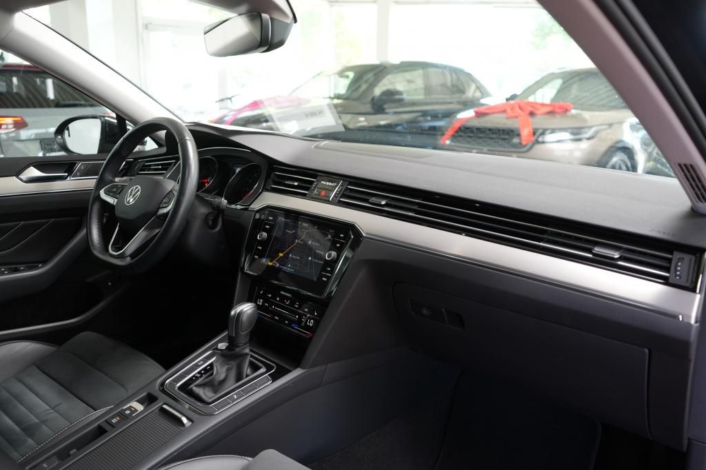 Volkswagen Passat Variant 1.5 TSI DSG Elegance - Samsaru's Car Outlet