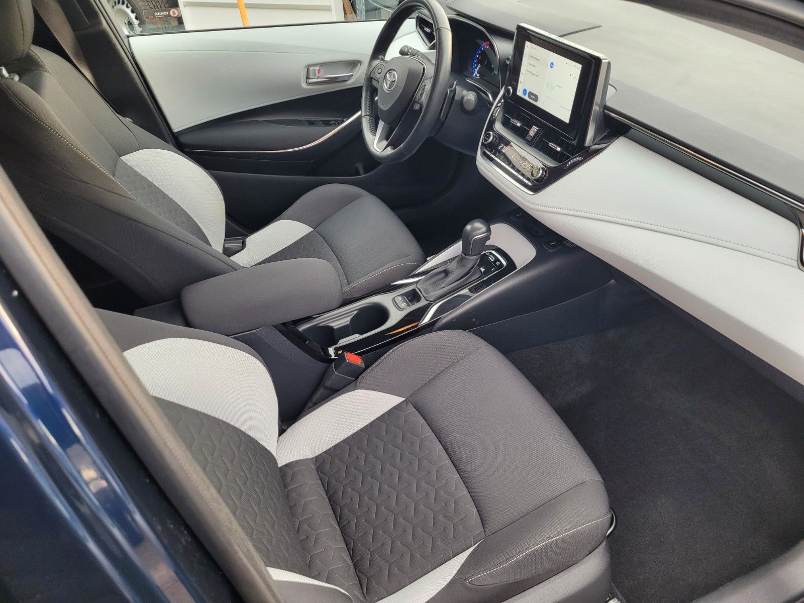 Toyota Corolla Sports Hybrid - Samsaru's Car Outlet