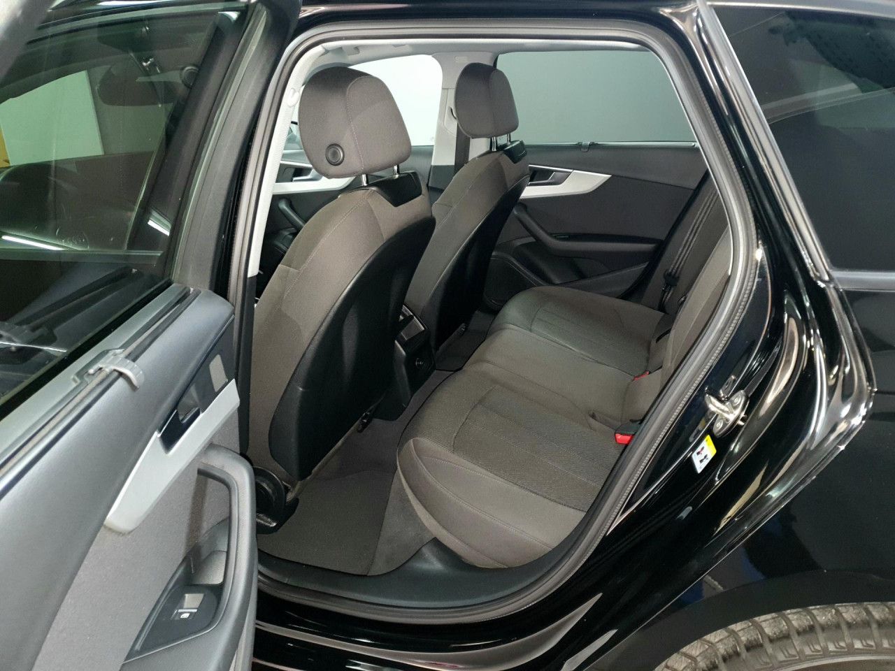 Audi A4 Avant 35TFSI S tronic - Samsaru's Car Outlet