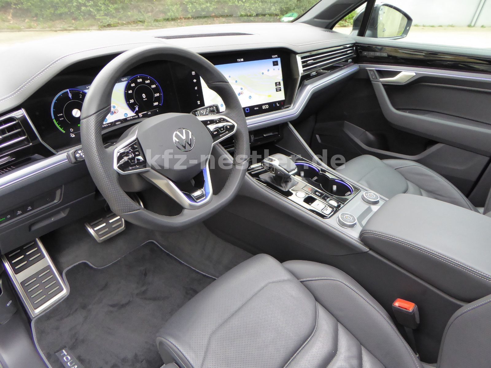 Volkswagen Touareg R eHybrid - Samsaru's Car Outlet