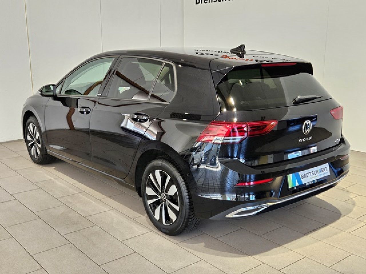 Volkswagen Golf 1.5 eTSI Move - Samsaru's Car Outlet