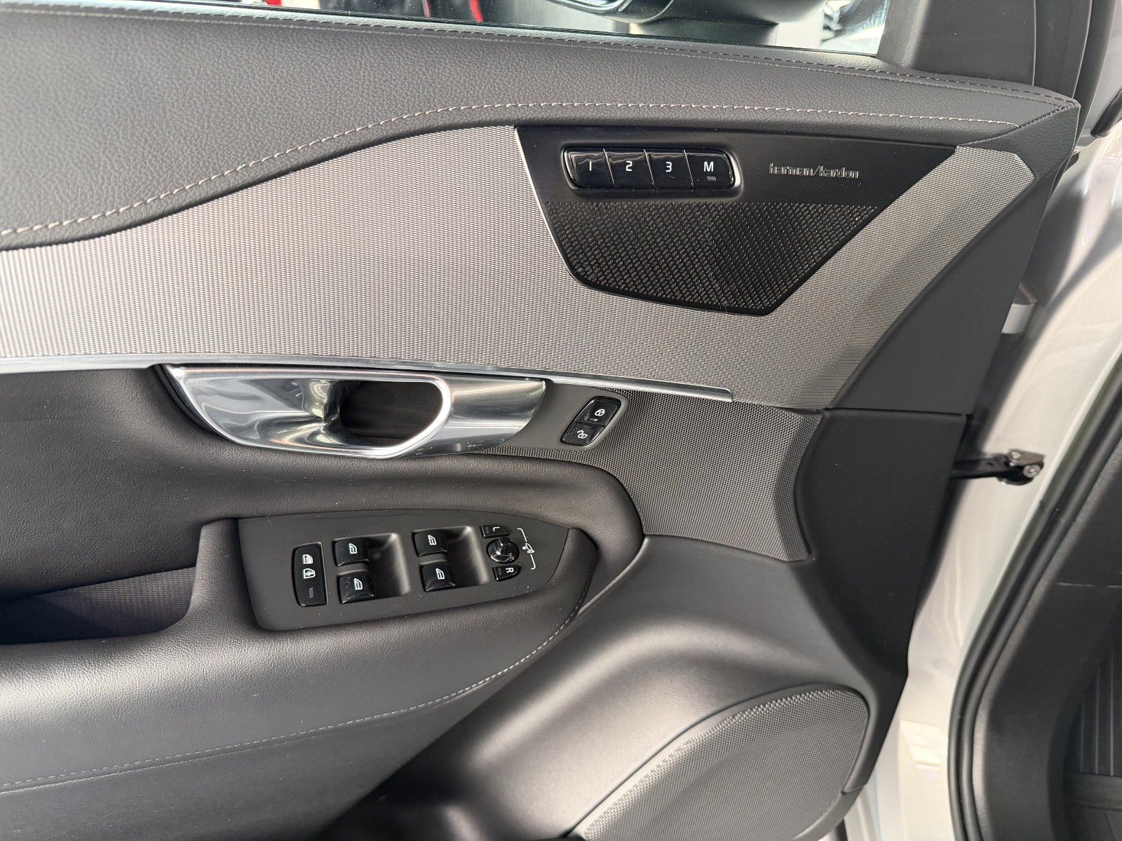 Volvo XC 90 Plus Dark AWD*7-Sitzer*LEDER*360°*AHK*ACC*