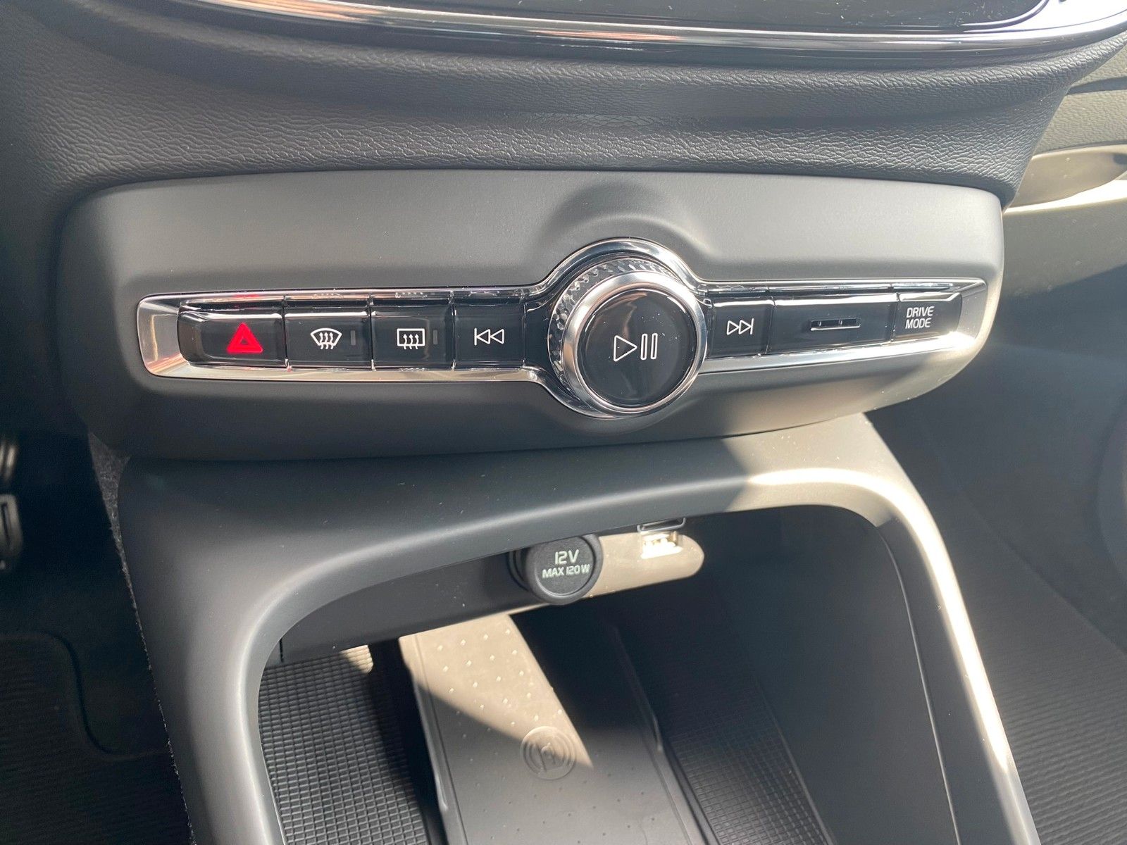 Volvo XC40 T5 Plus Dark Recharge Plug-In Hybrid 2WD