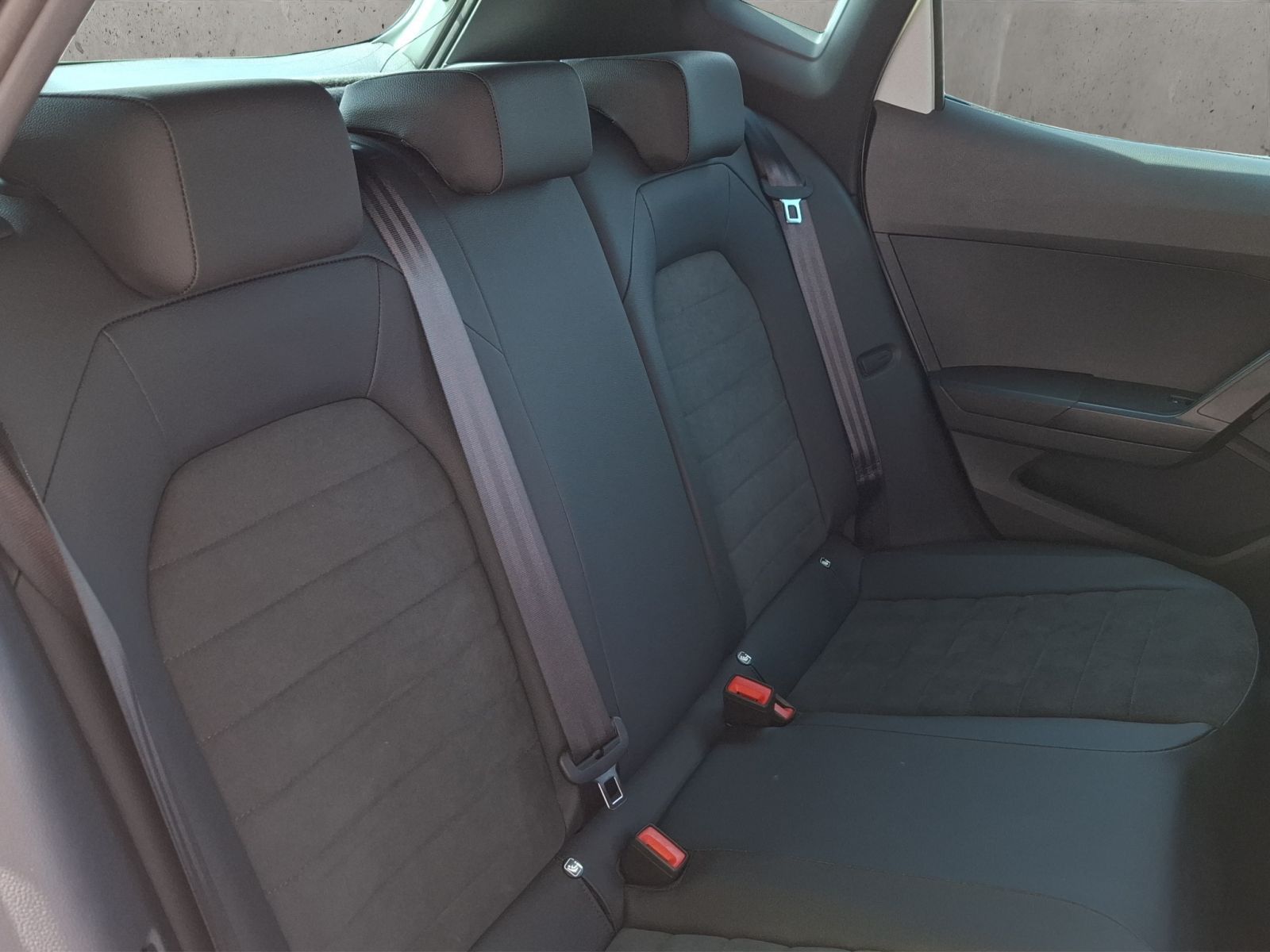 Seat Arona 1.5 TSI FR Sitzheizung, Navi, Ganzjahresre
