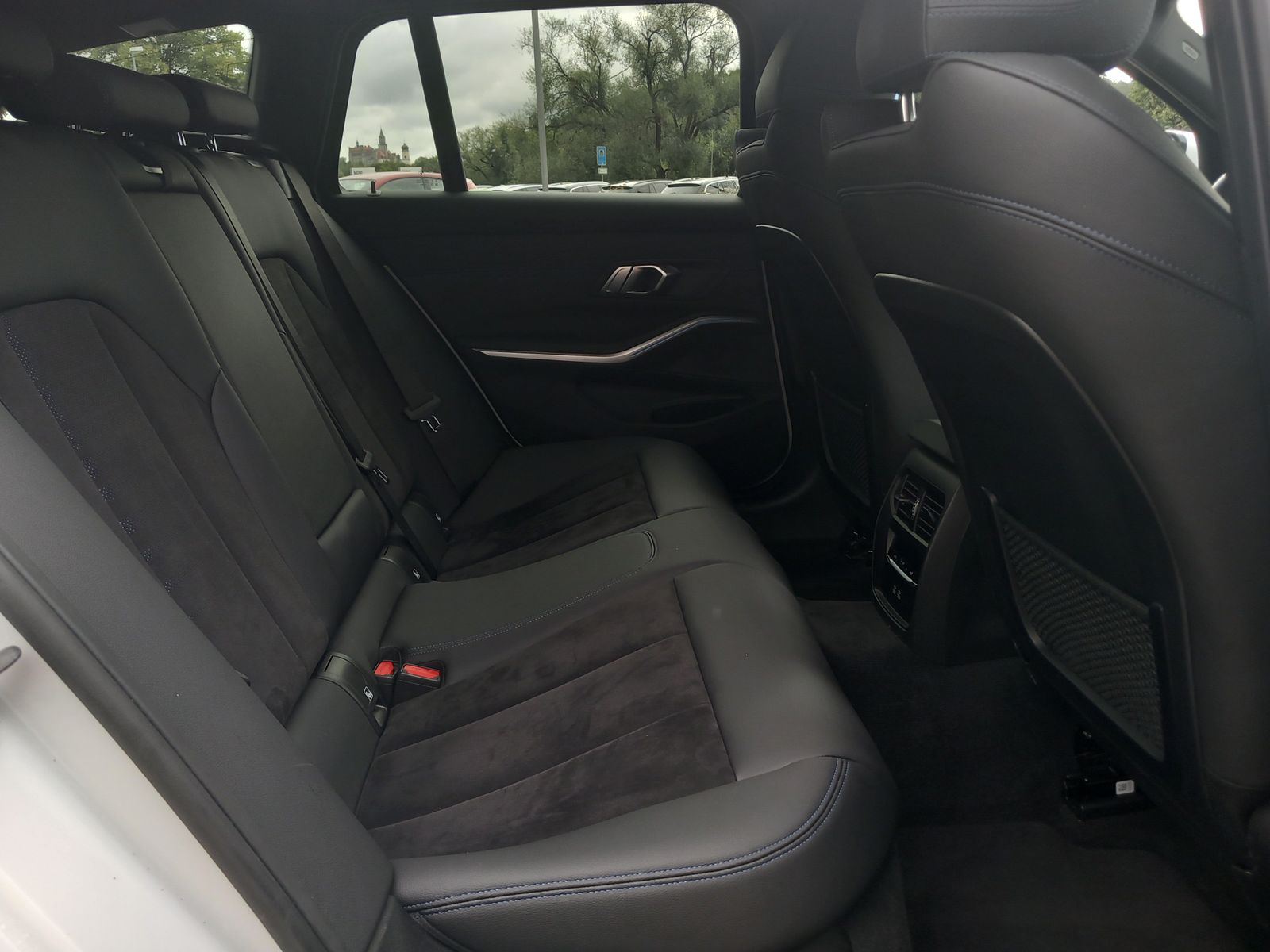 BMW 320d Touring xDrive M Sport - Samsaru's Car Outlet
