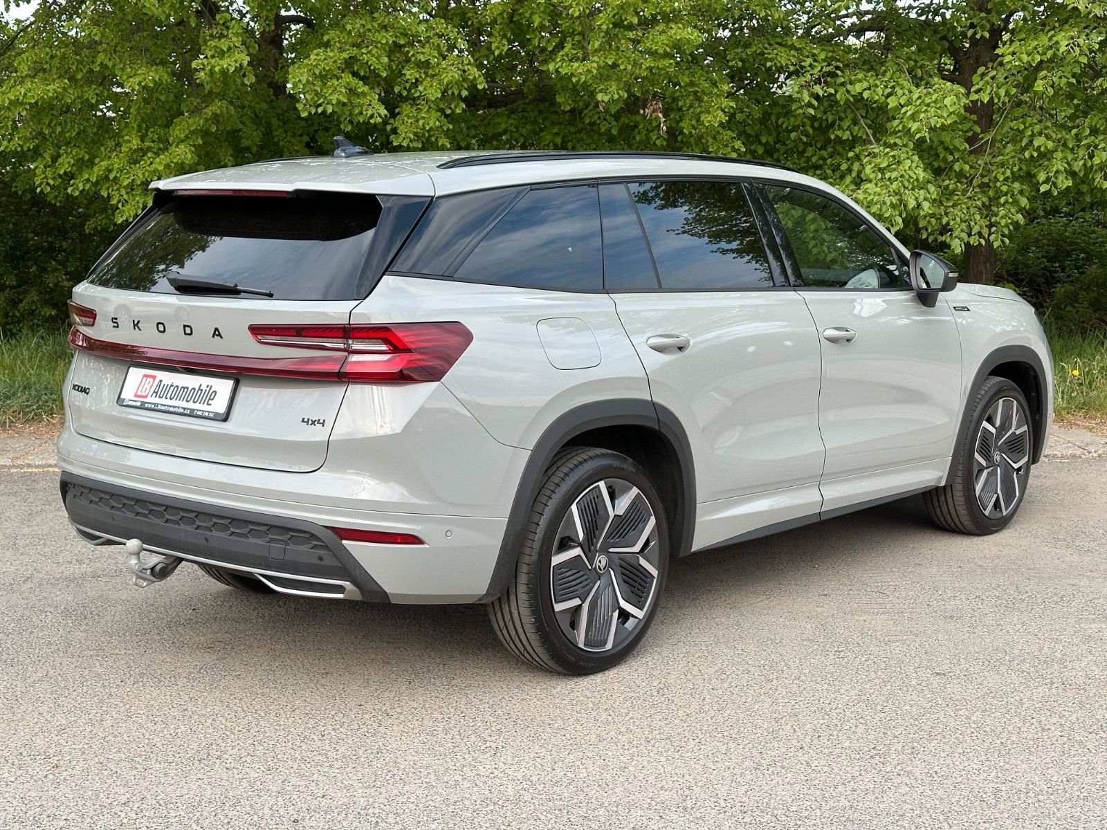Skoda Sportline 4x4 NAVI STHZ CANTON DCC+ eHK LM20"AHK