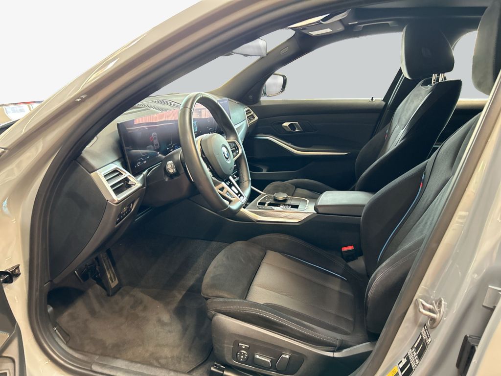 BMW 330e Touring xDrive Aut. M-Paket LED Pano AHK H&