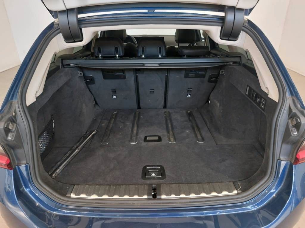 BMW 320d xDrive - Samsaru's Car Outlet