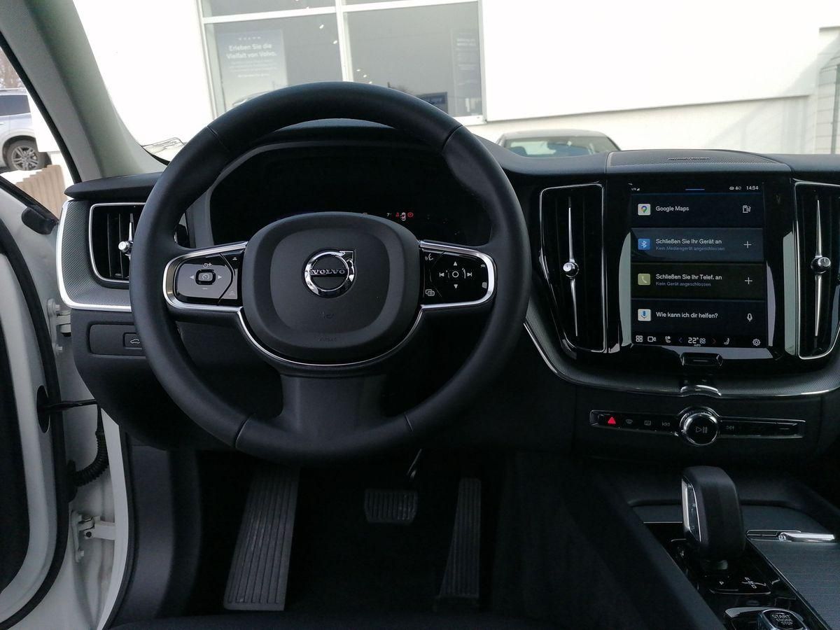 Volvo XC60 B4 AWD Plus Dark 4xSHZ ACC AHK FHZ H/K STHZ