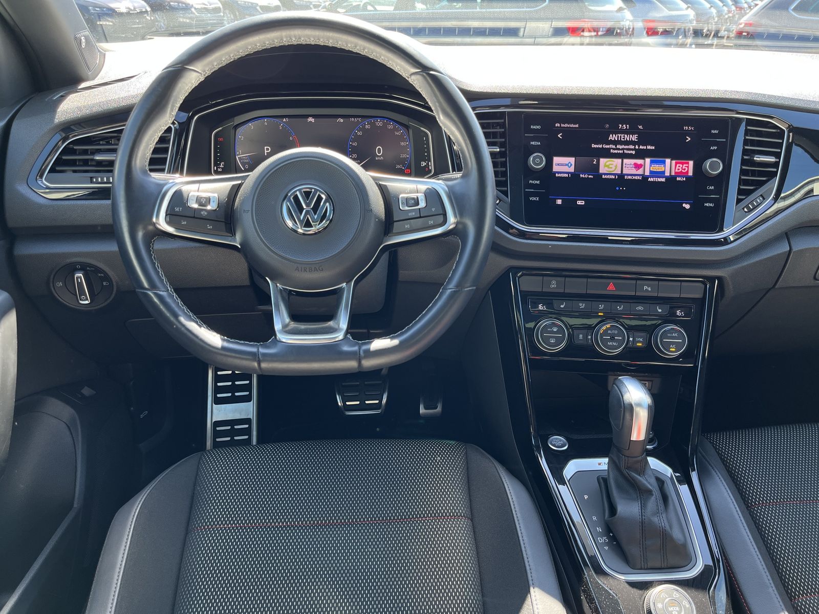 Volkswagen T-Roc 2.0 TSI DSG 4Motion Sport - Samsaru's Car Outlet