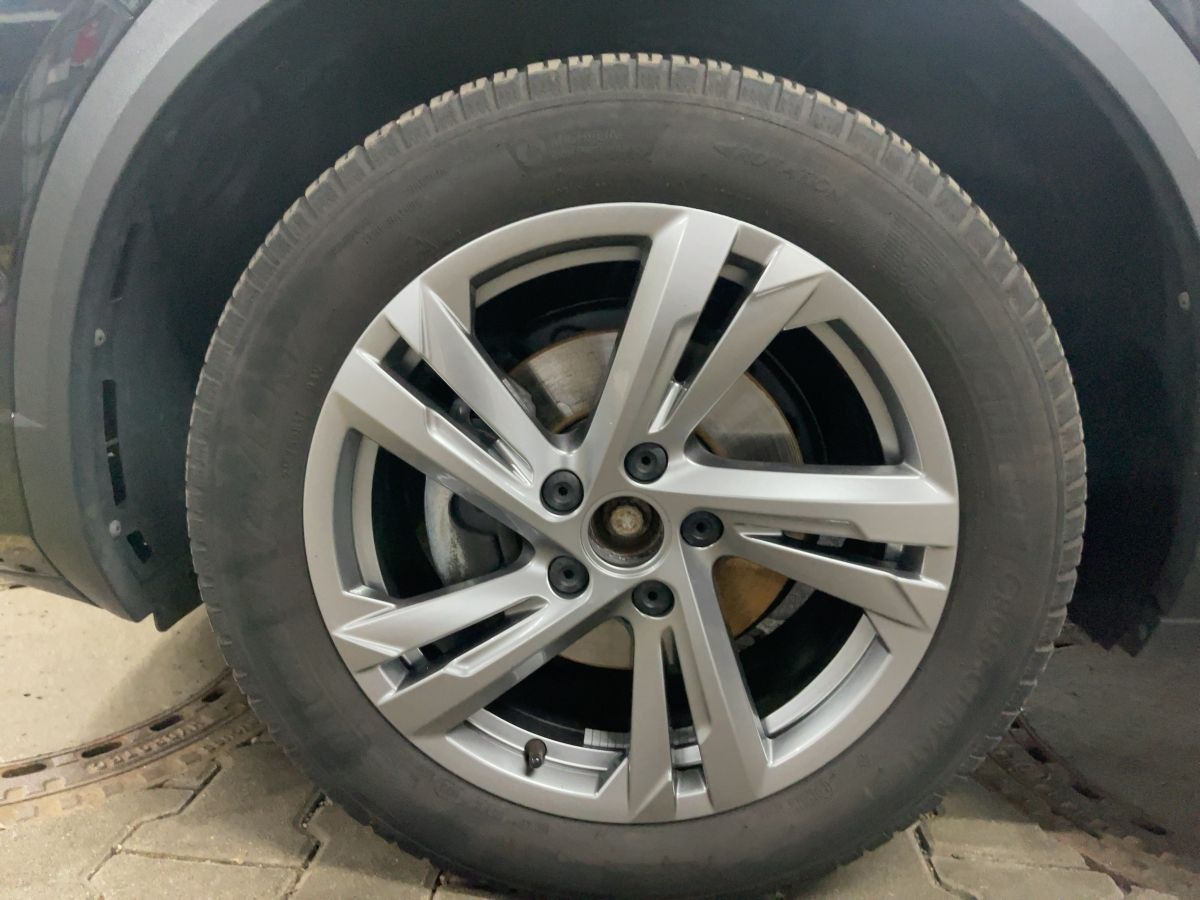 Volkswagen T-ROC 1.0 TSI R-Line - Samsaru's Car Outlet