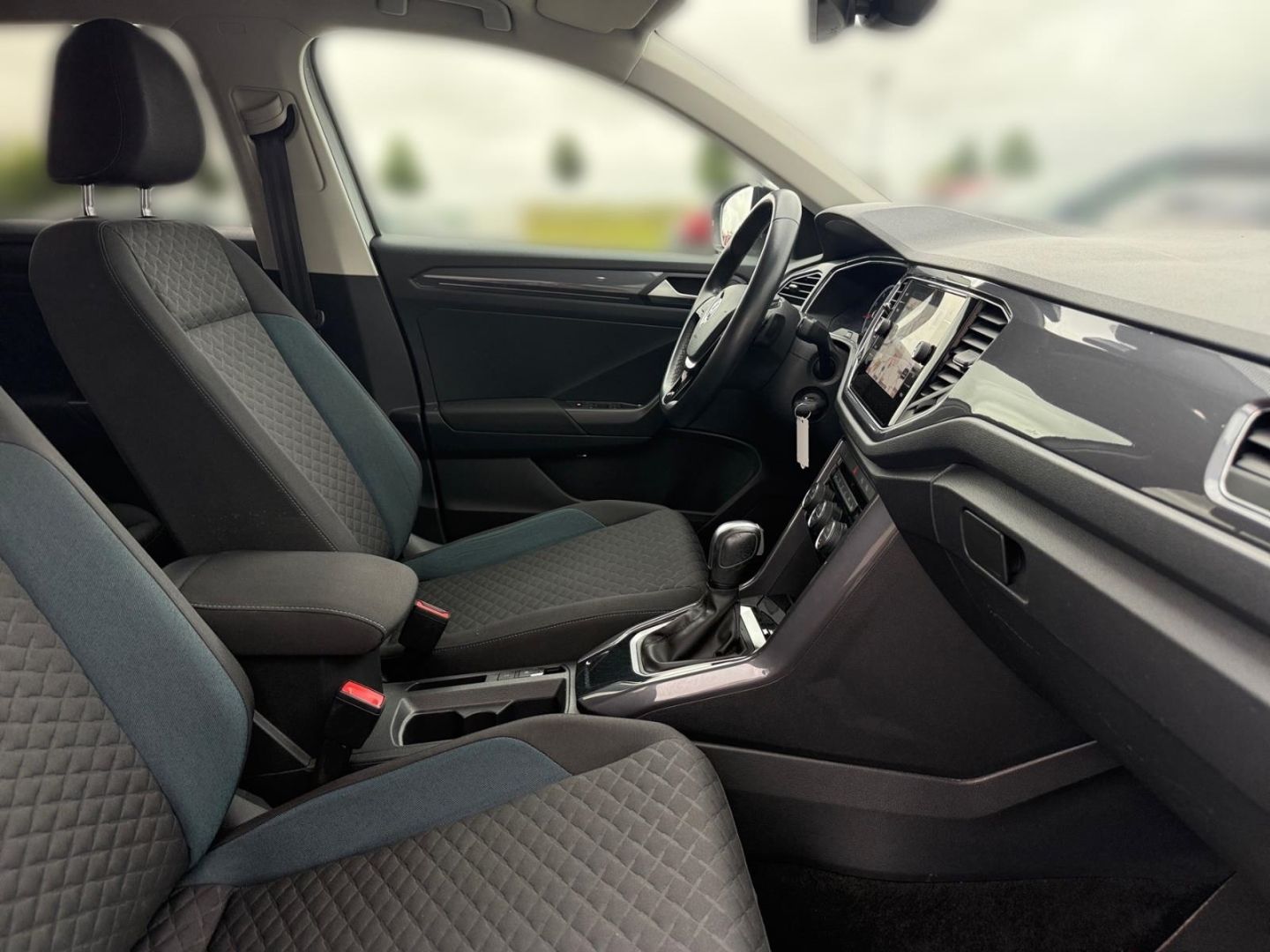 Volkswagen T-Roc IQ.DRIVE 1.5 TSI DSG - Samsaru's Car Outlet