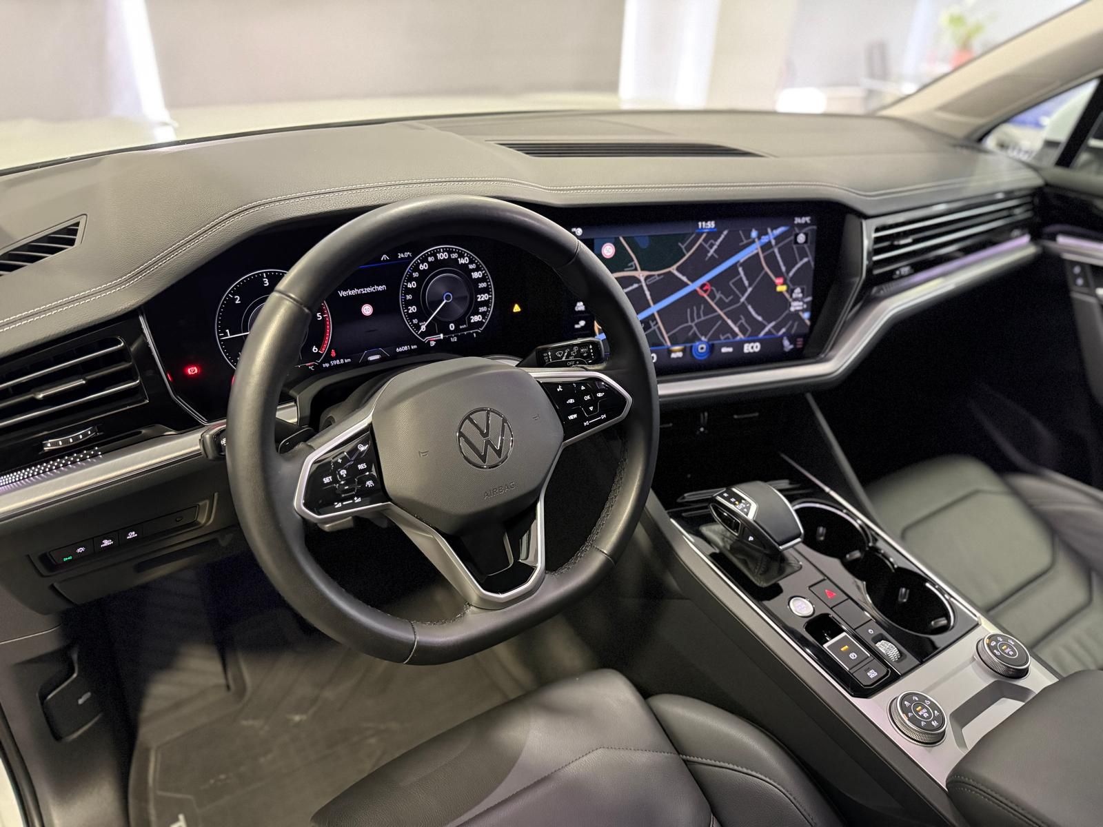 Volkswagen Touareg Elegance 4Motion - Samsaru's Car Outlet