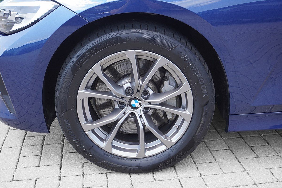 BMW 330d Touring Sport Line - Samsaru's Car Outlet