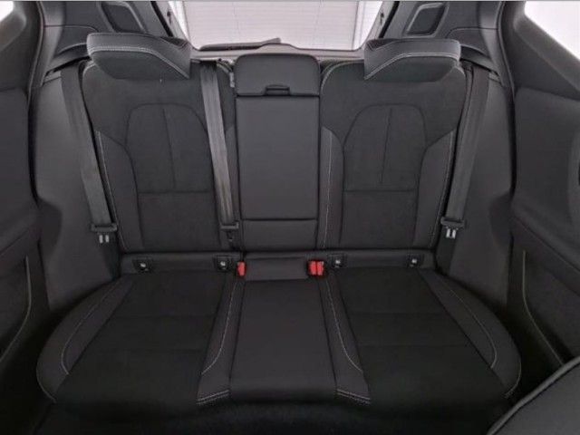 Volvo XC40 B3 Ultra Black Edition/AHK/Pano/360K/20Zoll