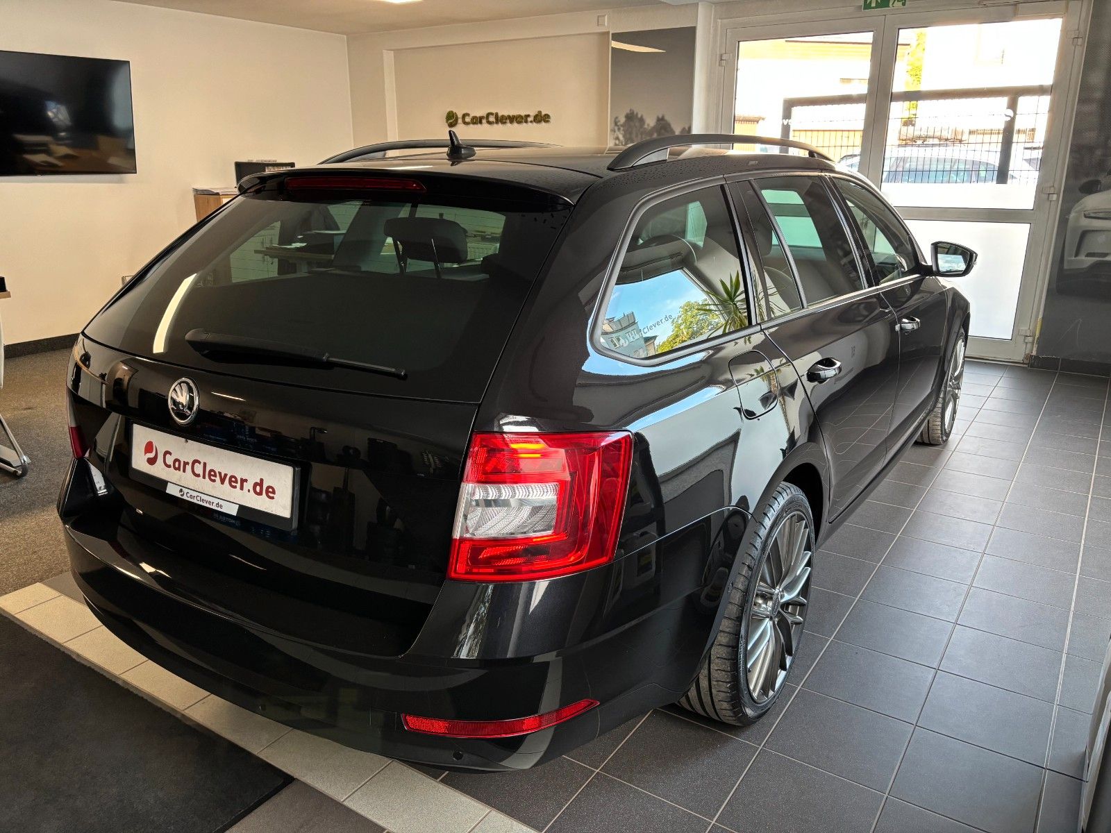 Skoda Octavia Combi Style 4x4 - Samsaru's Car Outlet