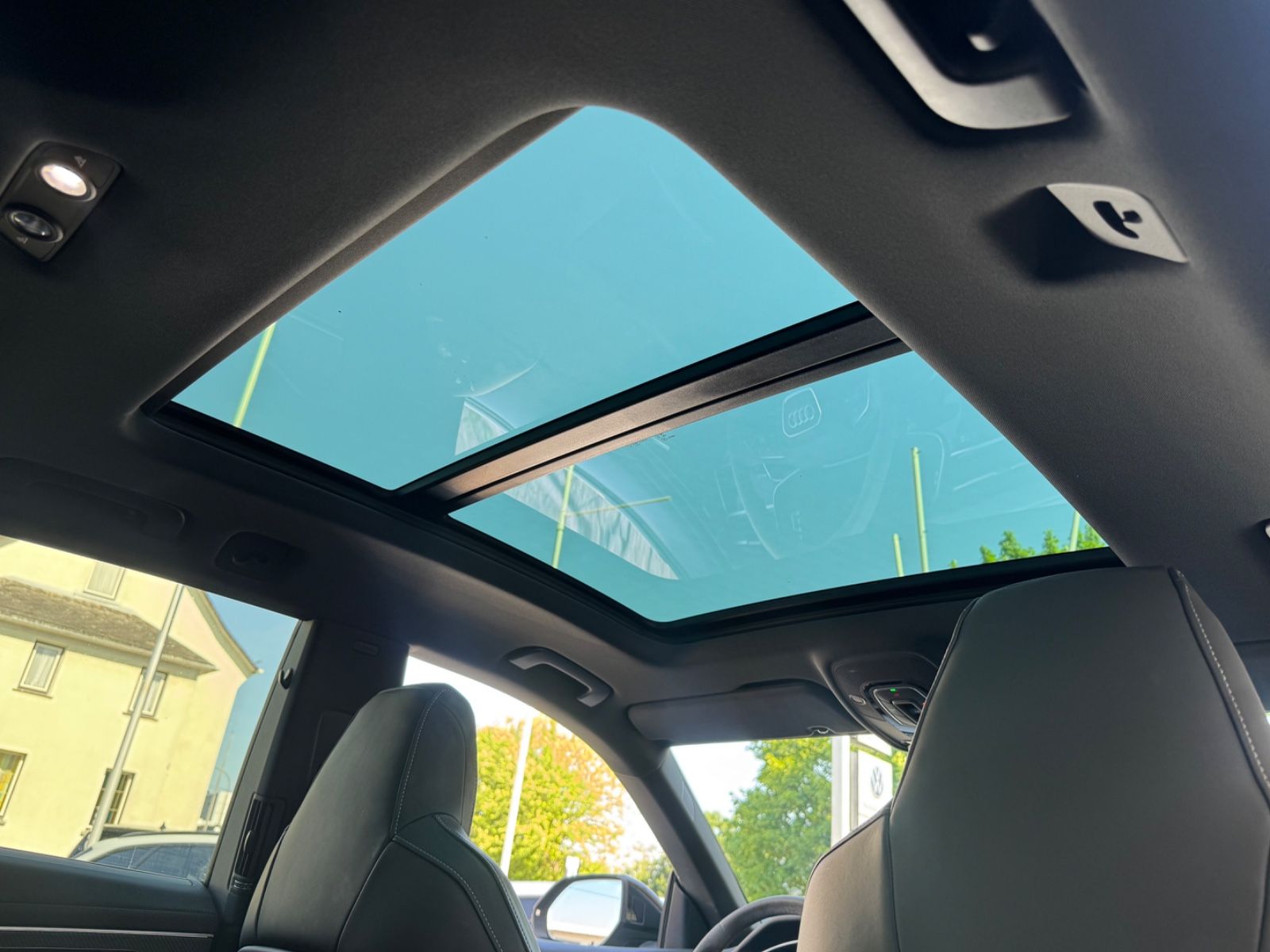 Audi RSQ8/HD-Matrix/PANO/AHK/23"/StdHeiz/BLACK/360°/