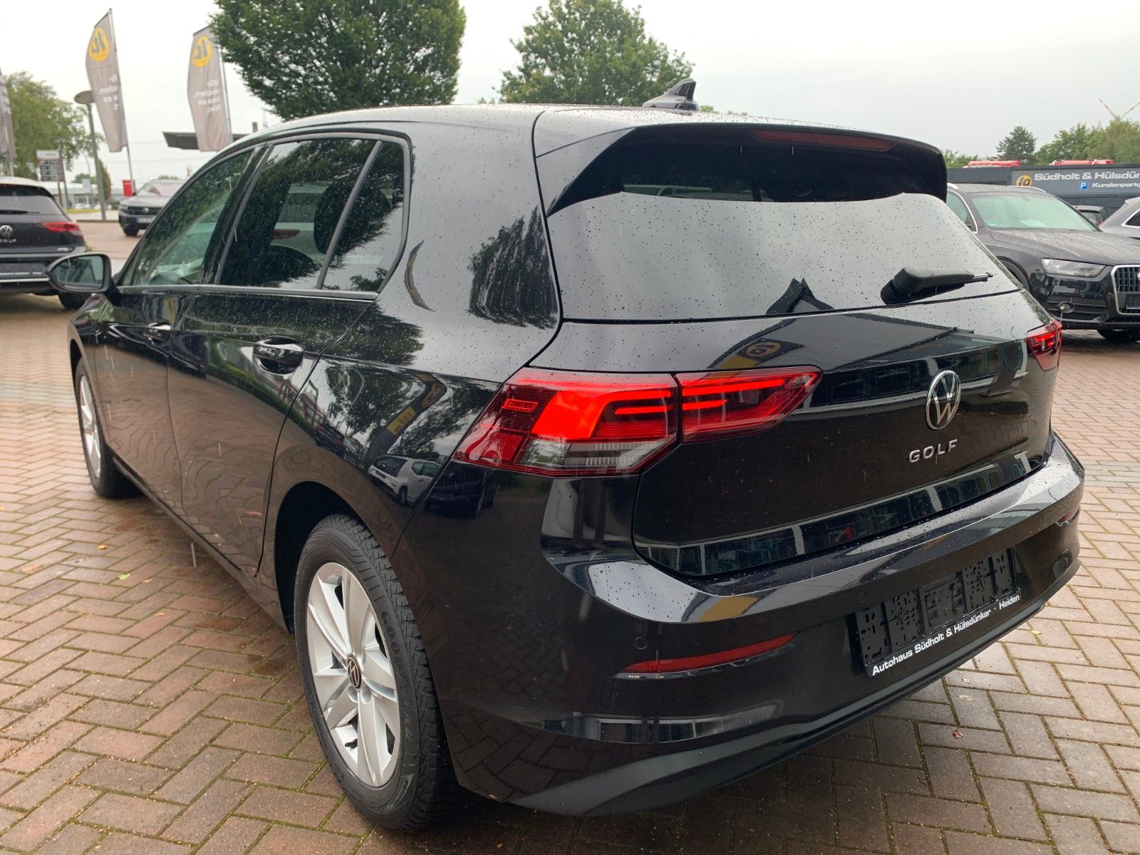 Volkswagen Golf - Samsaru's Car Outlet