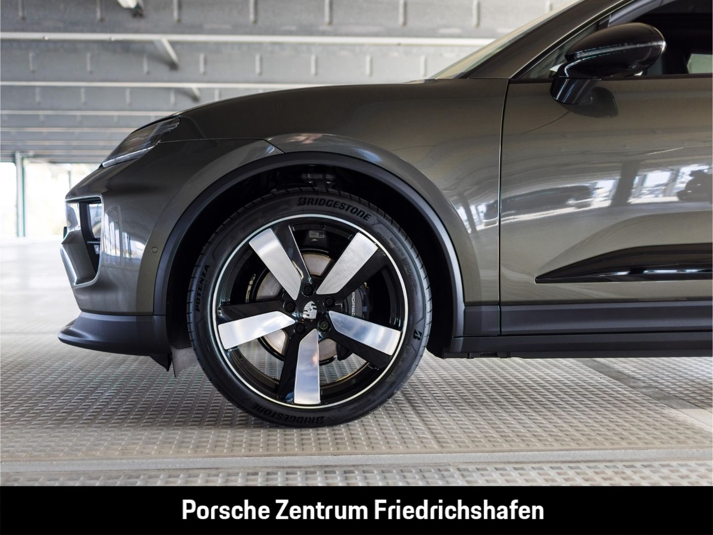 Porsche Macan 4 Hinterachslenkung InnoDrive Head-Up
