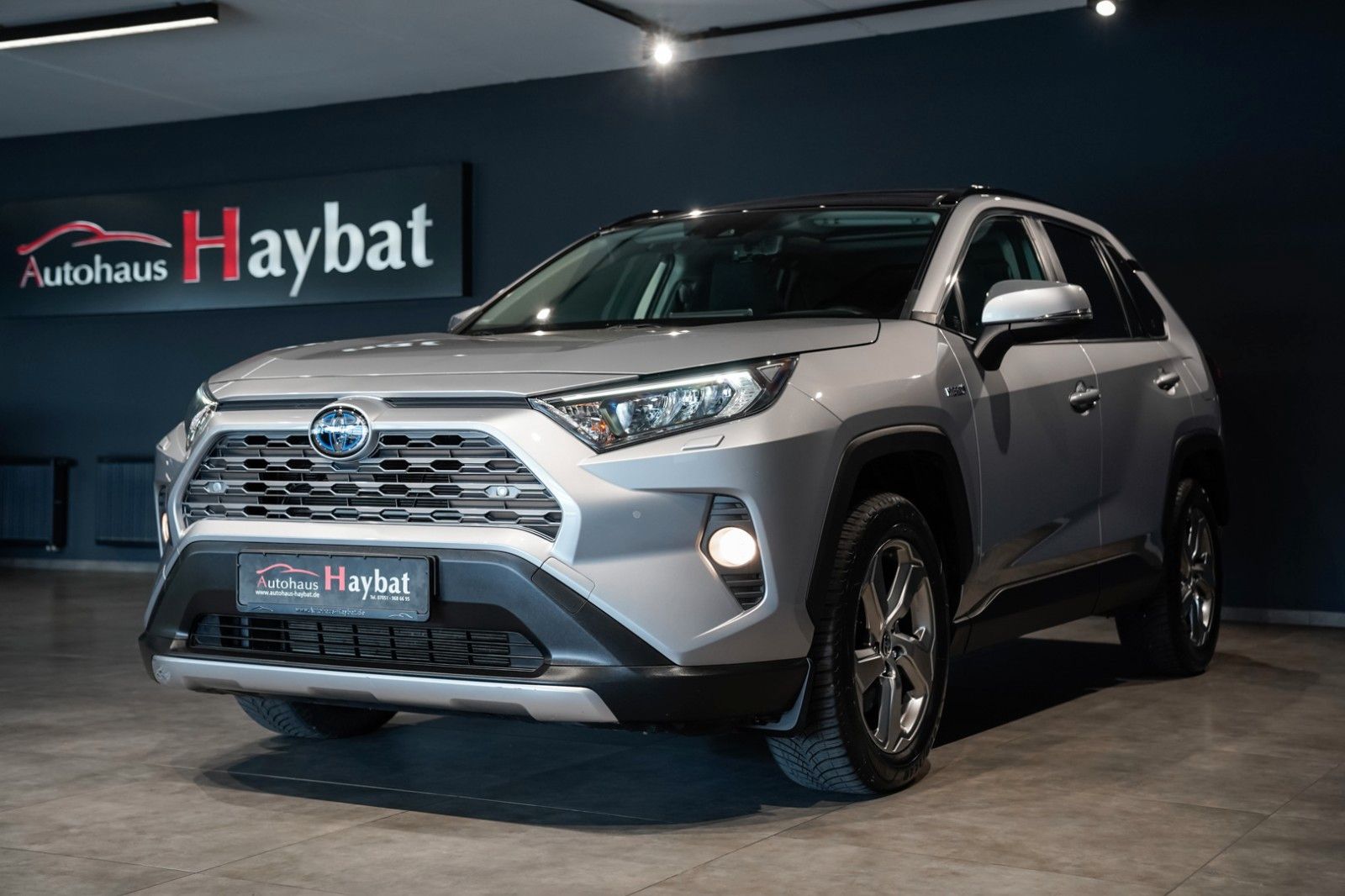 Toyota RAV4 Hybrid 4x4 - Samsaru's Car Outlet