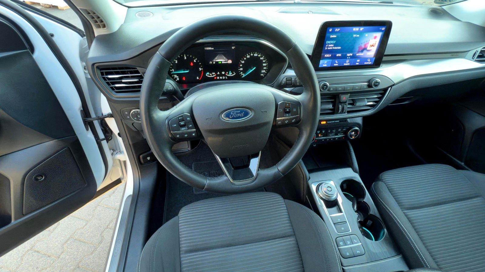 Ford Focus 2,0 - Samsaru's Car Outlet