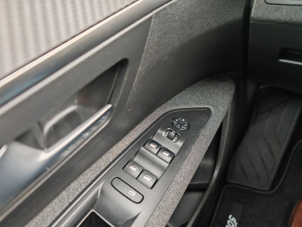 Peugeot 5008 BlueHDI 130 EAT8 - Samsaru's Car Outlet