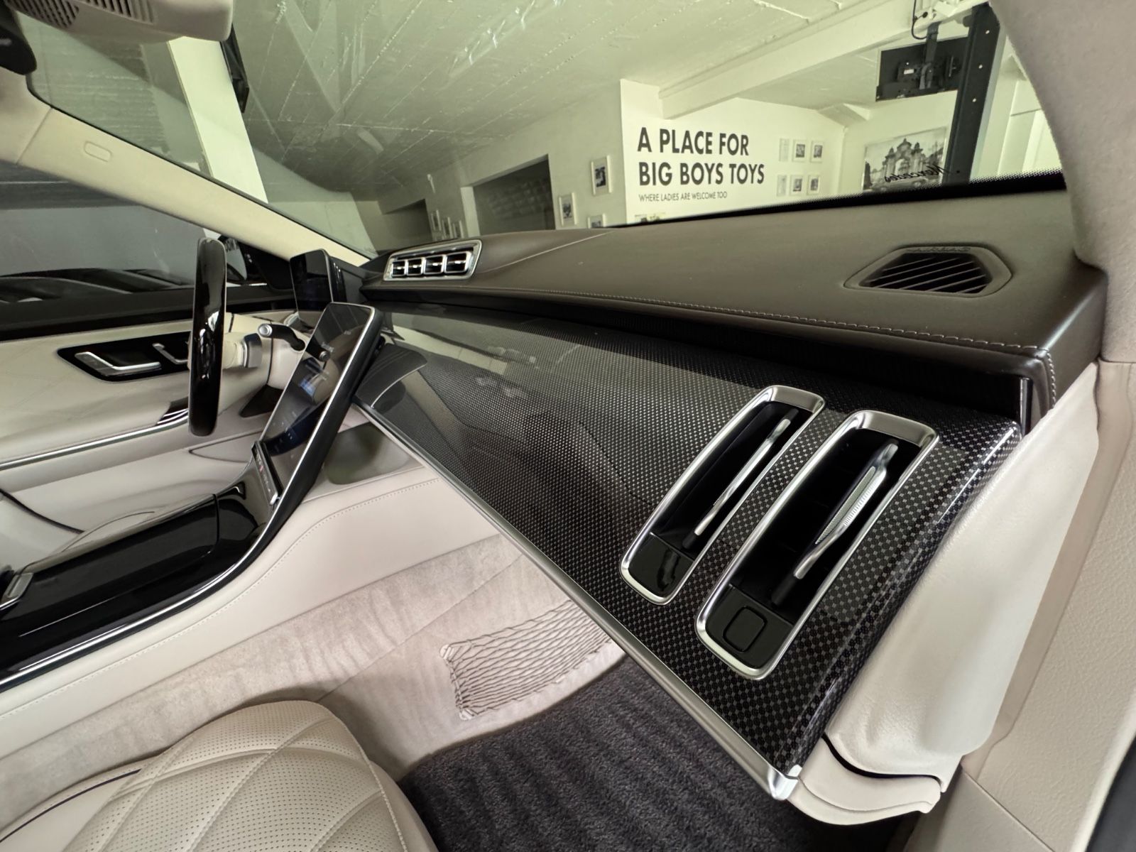 Mercedes-Benz S 680 Maybach - Samsaru's Car Outlet