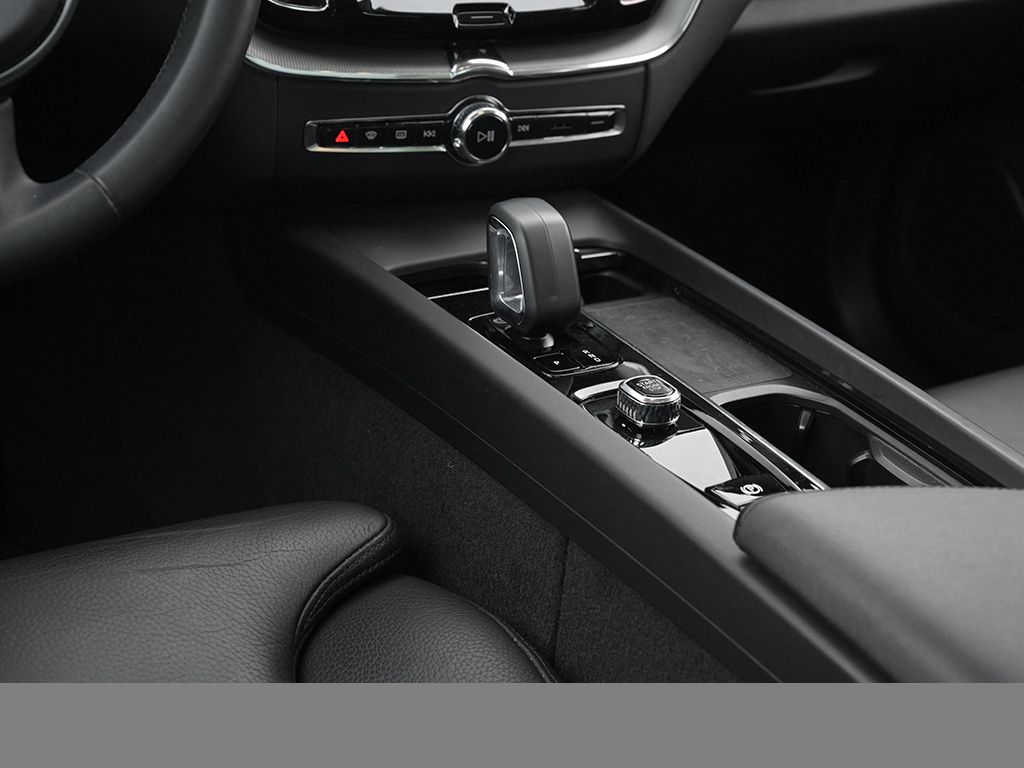 Volvo XC60 B4 Plus Dark - Samsaru's Car Outlet