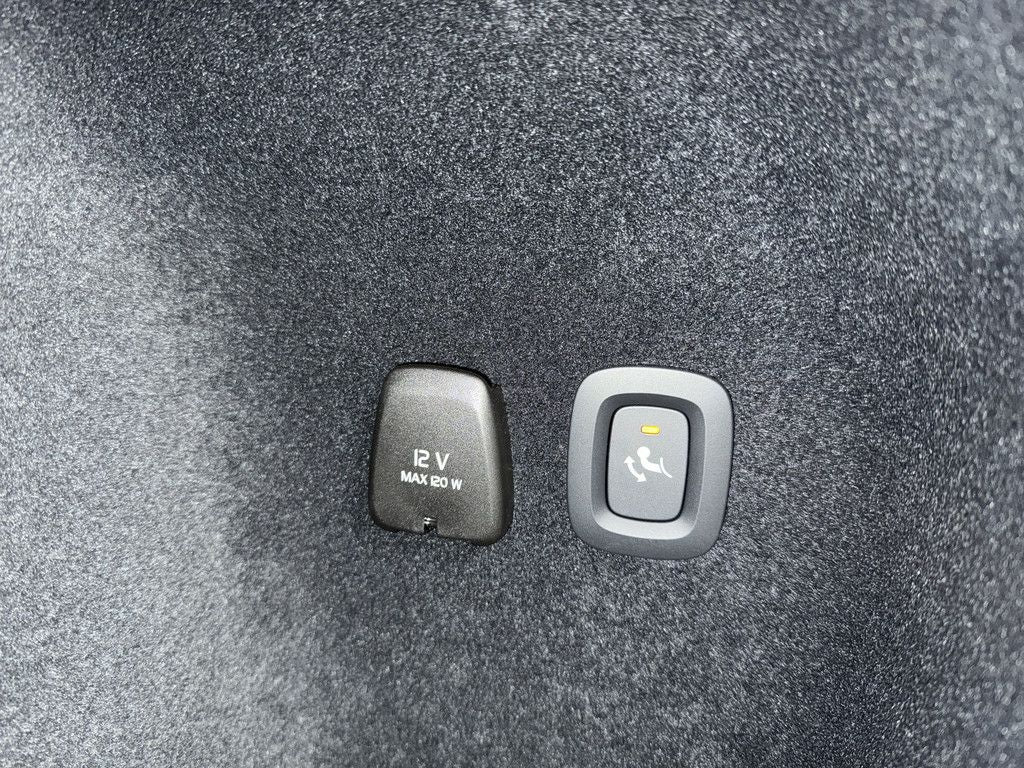 Volvo V60 T6 Ultra Dark Recharge Plug-In Hybrid AWD