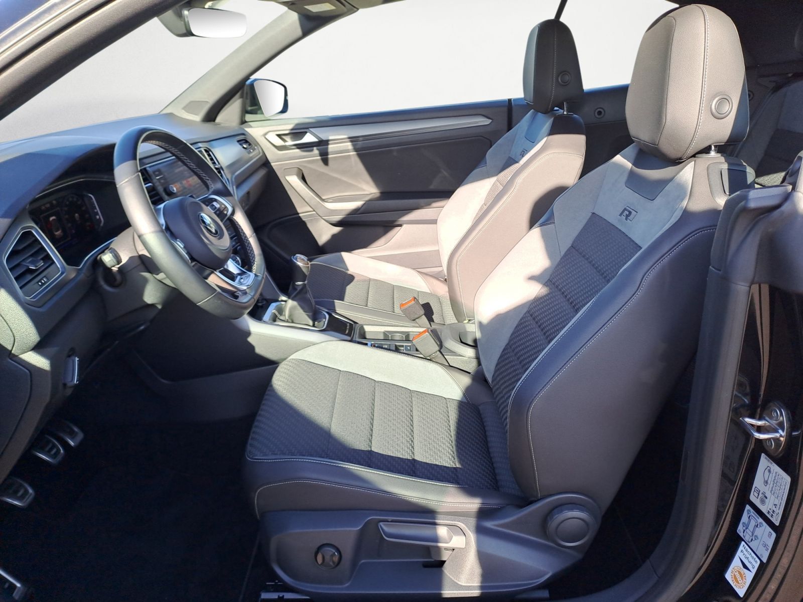 Volkswagen T-Roc R-Line - Samsaru's Car Outlet