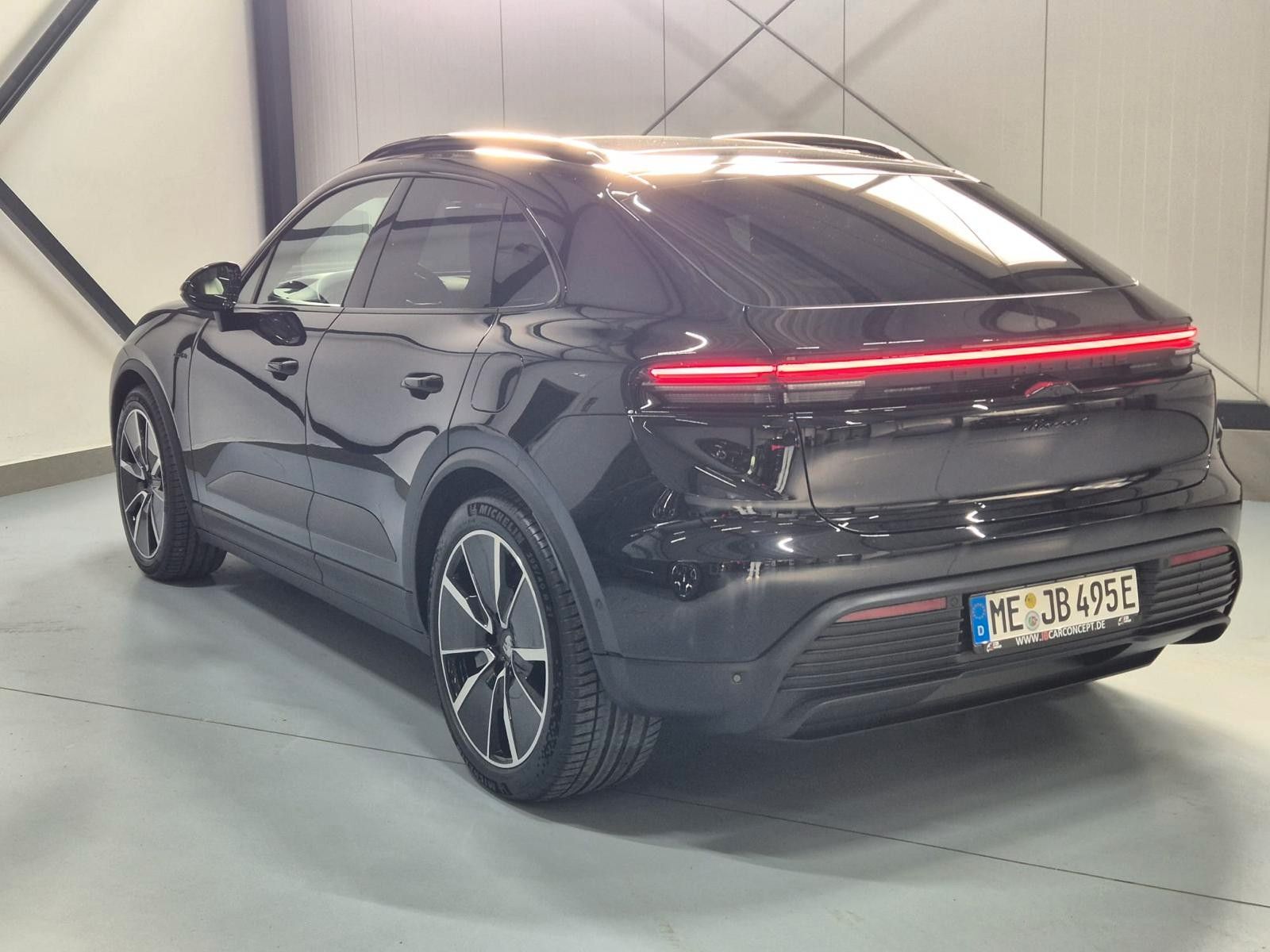 Porsche Macan 4 Electric