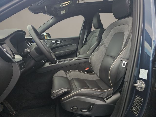 Volvo XC60 B5 AWD Ultimate Dark - Samsaru's Car Outlet