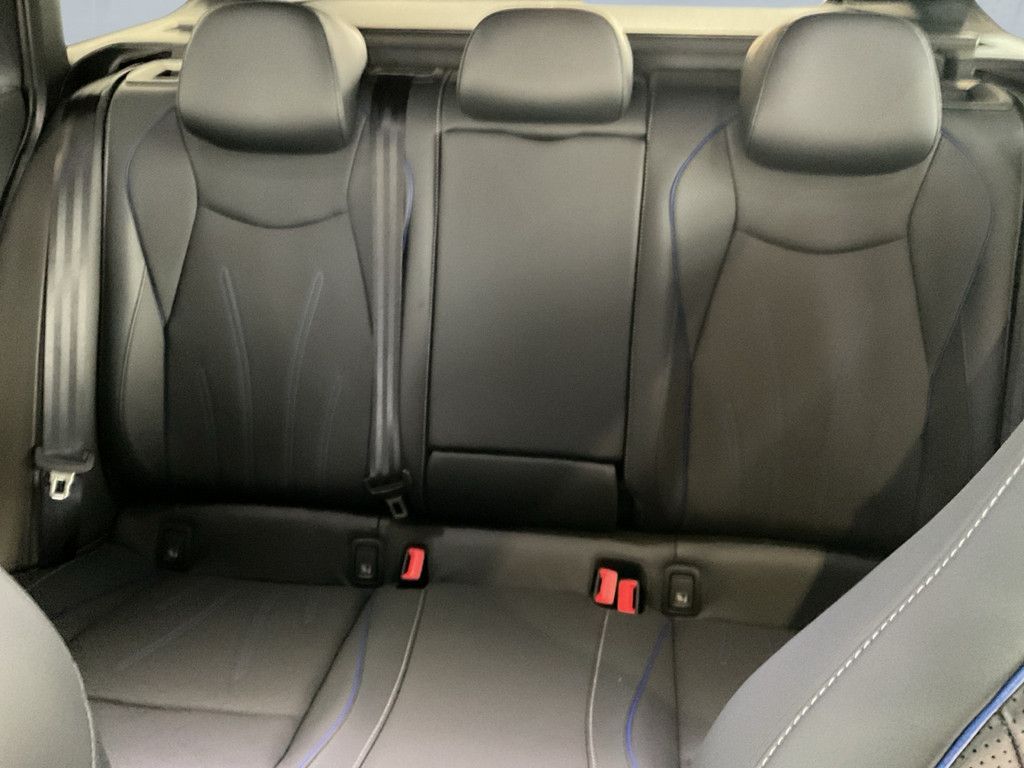 Volkswagen Passat 1.5 eHybrid DSG R-Line PANO MATRIX-LED