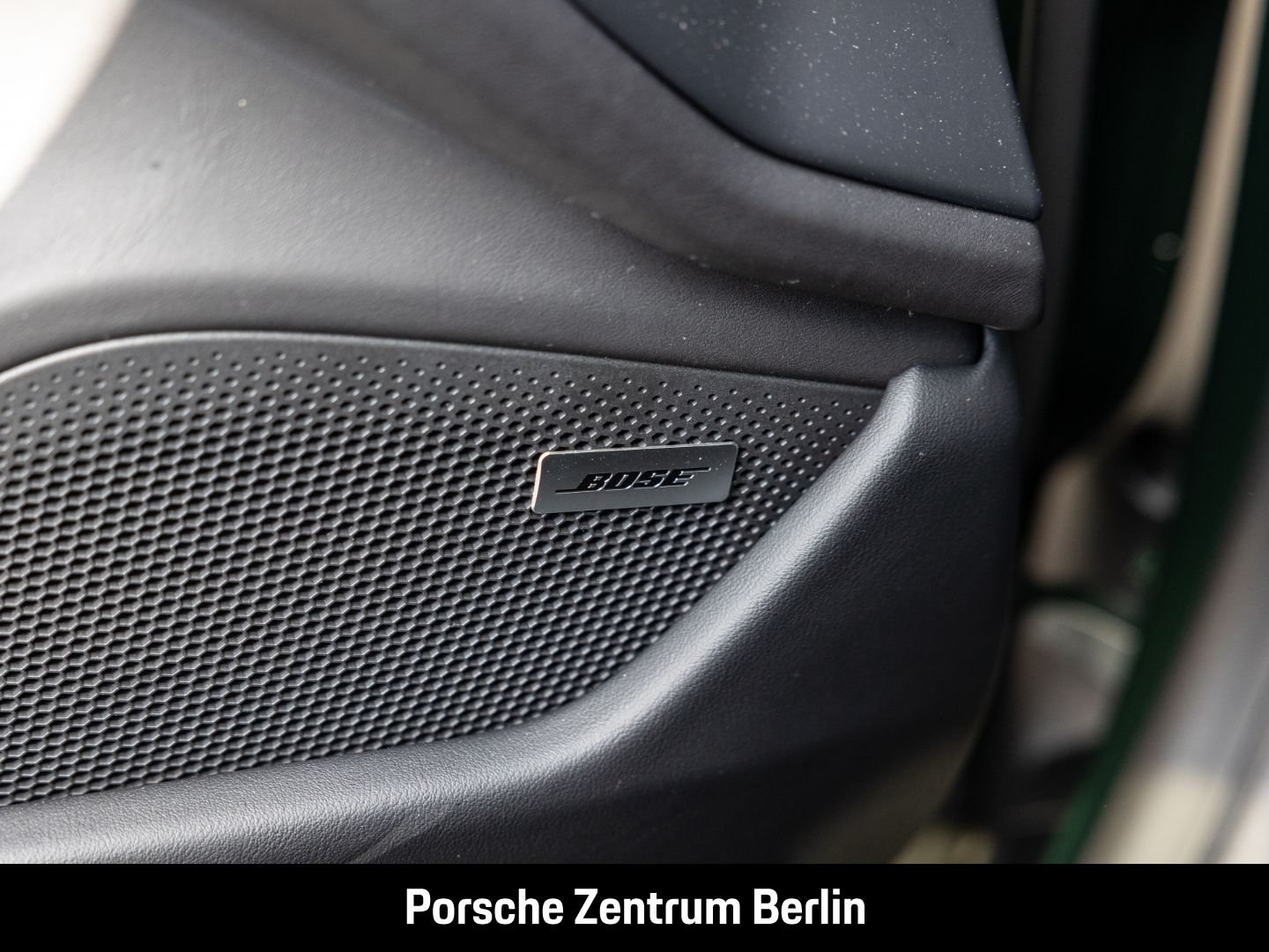 Porsche Taycan 4S Cross Turismo HD-Matrix HA-Lenkung