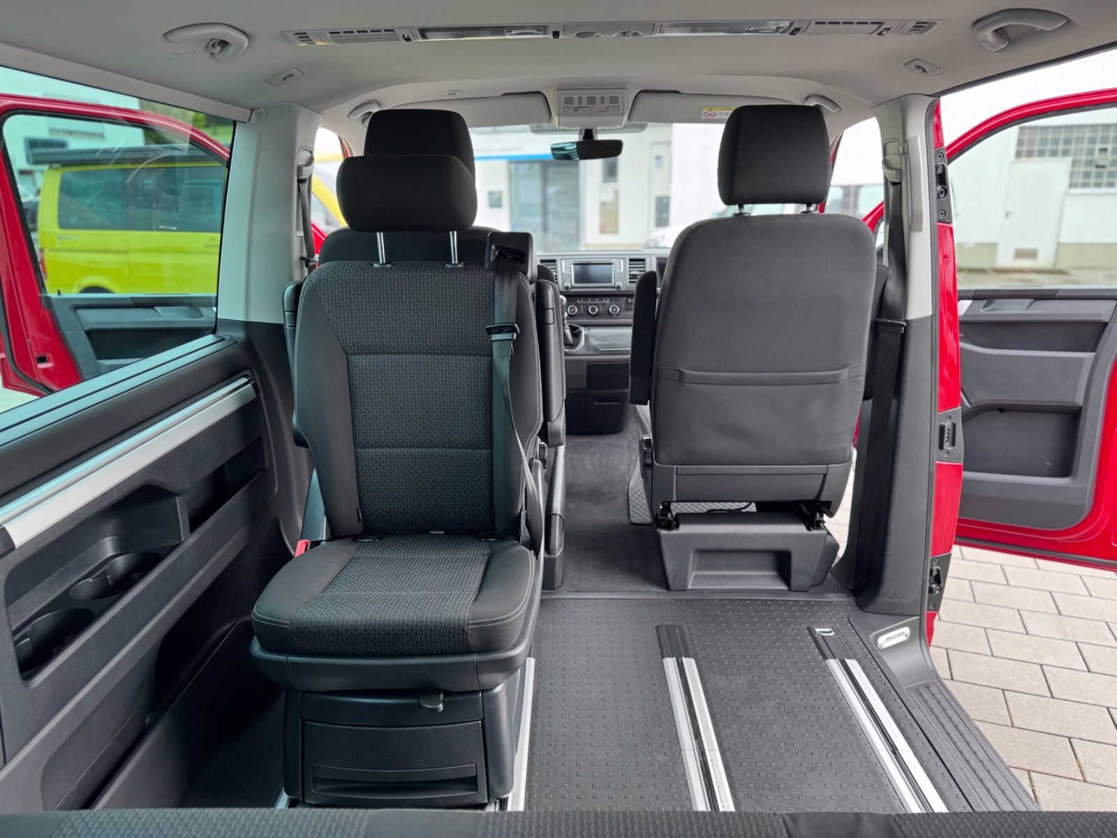 Volkswagen T6 Multivan - Samsaru's Car Outlet