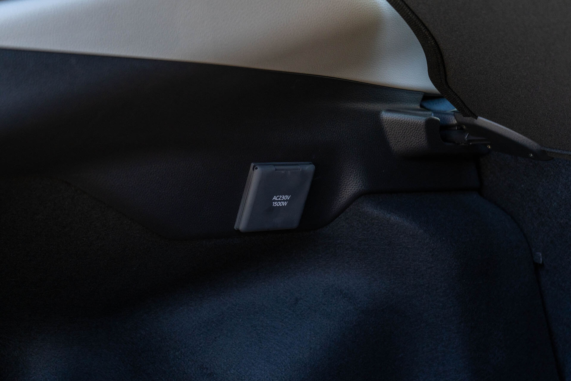 Toyota Prius PHEV 2.0 Style Plus - Samsaru's Car Outlet